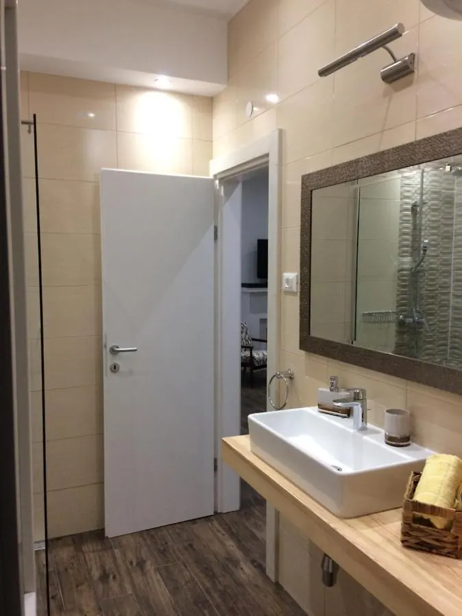 PUY Z&D Apartment 0*,
